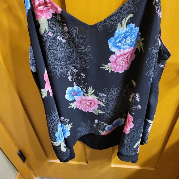 EUC Torrid Tank Top - Size 0 - super cute and versatile!! - Picture 3 of 4